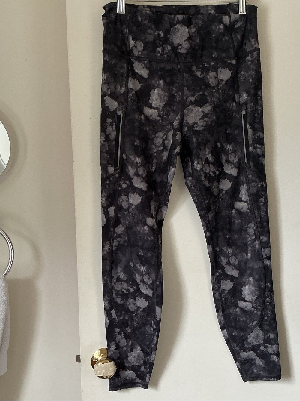 ATHLETA Women’s Black Tie-Dye Active Leggings